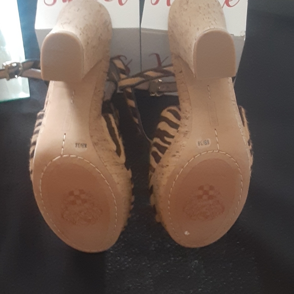 Vince Camuto: brown zebra print heals brand new - Picture 7 of 8